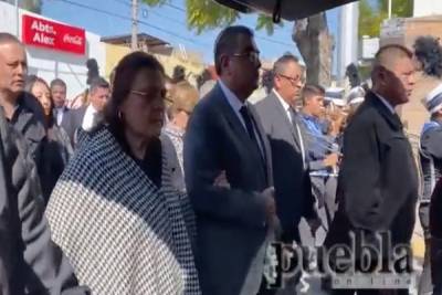 VIDEO: Sergio Salomón acude a funeral de Miguel Barbosa en Tehuacán