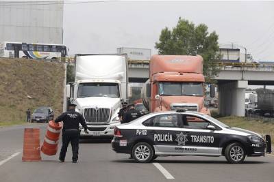Caos en la autopista a México por bloqueo de pobladores de Coronango