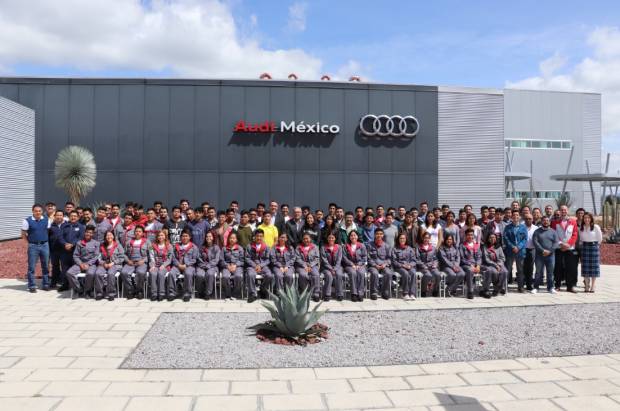 Audi integra a 60 aprendices en la planta de Puebla