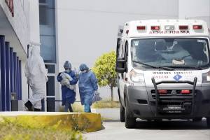 Con estrictas medidas llevan infectados por Covid-19 a hospital de Cholula