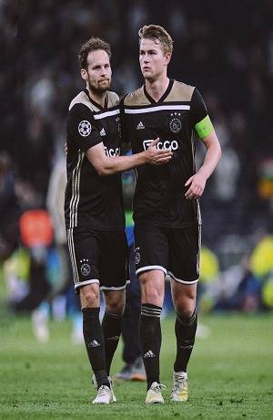 Champions League: Ajax pegó primero y derrotó por la mínima a Tottenham