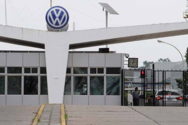 Volkswagen y sindicato negocian reactivar producción el 18 o 30 de mayo en Puebla