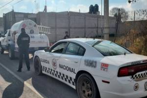 Guardia Nacional asegura a pareja con más de 3 mil litros de gas robado en Texmelucan