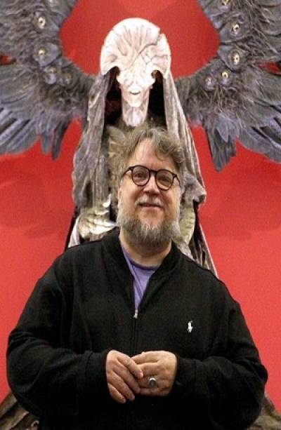 Guillermo del Toro y cervecera en polémica por uso de imagen