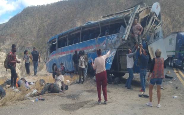 Hay nueve migrantes hospitalizados tras accidente; dos están graves: SSA Puebla