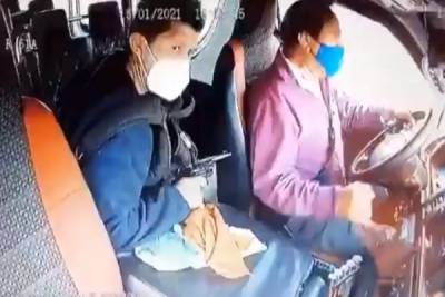 VIDEO: A punta de pistola atracan a chofer de la Ruta 61-A en Puebla