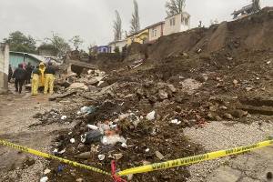 FOTOS: Deslave en el panteón municipal de Xiutetelco deja osamentas al descubierto