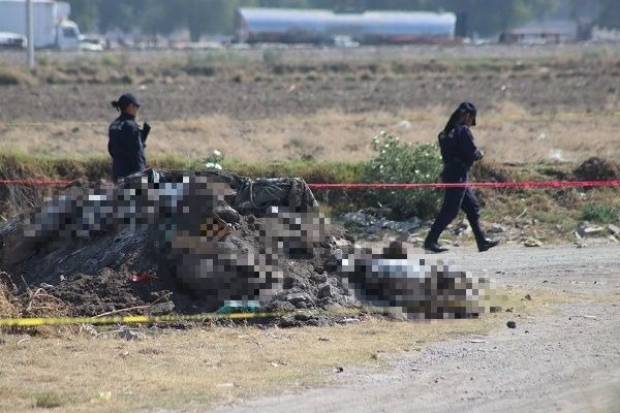 Hallan cadáveres de policía desaparecido y una mujer en escombro de Amozoc