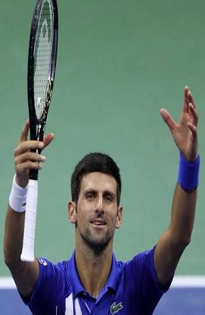 Novak Djokovic es descalificado del US Open por darle pelotazo a un juez