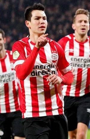 Chucky Lozano anotó doblete y salió lesionado en victoria del PSV