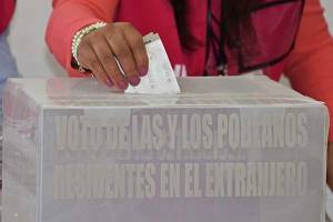Voto extranjero de poblanos pone ejemplo de participación