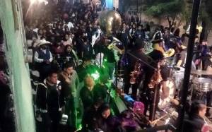 Sin miedo a COVID, hacen desfile de Día de Muertos en pueblo de Tepexco