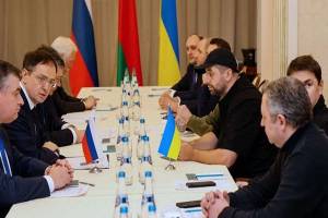 Ucrania y Rusia inician ronda de negociaciones para poner fin a conflicto