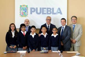Pacheco Pulido y fundación otorgaron anteojos a niños de primaria y secundaria