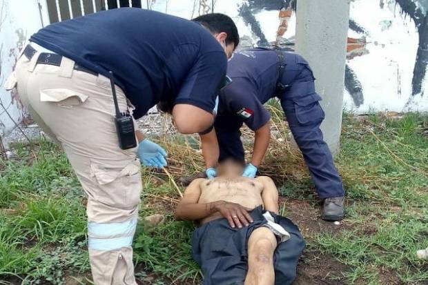 Hombre se electrocuta y es atendido por policías de San Pedro Cholula