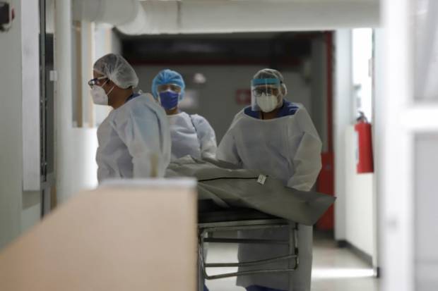 Van 157 médicos y 45 enfermeras muertos por COVID en Puebla