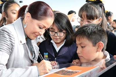 Dinorah López de Gali promueve los valores a través de la literatura