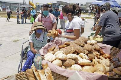 En Agua Santa regalan 2 mil piezas de pan a familias que perdieron empleo por COVID-19