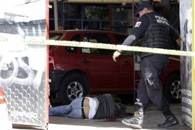 Matan a dos hombres en taller mecánico de la colonia 10 de Mayo