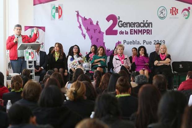 Blanca Alcalá reapareció en Puebla en evento de mujeres priístas