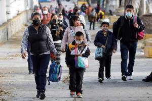 Ni cierre de escuelas, ni restricciones a actividades económicas por ómicron en Puebla