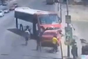 VIDEO: Camión mata a dos personas en Amozoc; sobrevive una niña de dos años