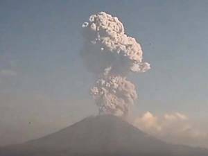 Cenapred capta nueva explosión del Popocatépetl; columna alcanzó 3.5 kilómetros de altura