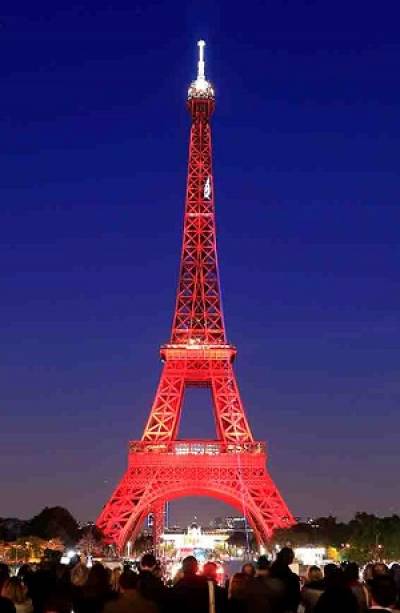 Torre Eiffel celebró sus 130 años