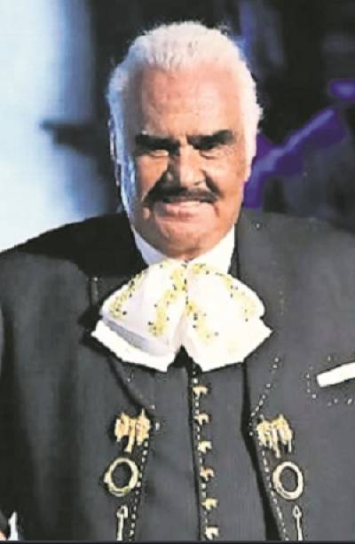 Médicos de Vicente Fernández esperan respuesta a tratamiento para recuperar su salud