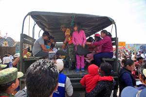 Simulacro de evacuación por Popocatépetl; trasladan a habitantes de Ozolco a Cholula