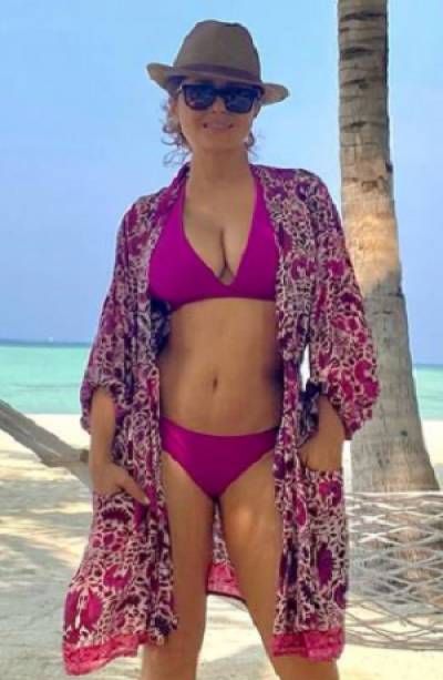 Salma Hayek enciende Instagram al presumir bikini