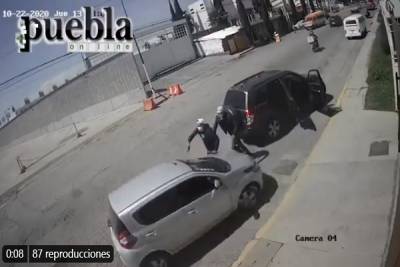 VIDEO: Mujer escapa de asalto al llegar a fraccionamiento de San Francisco Ocotlán