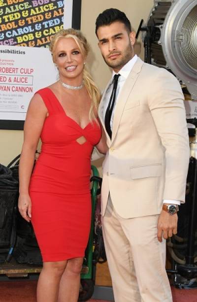 Britney Spears anuncia compromiso con Sam Asghari