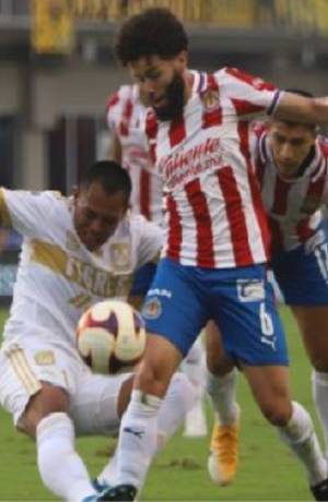 Miguel Herrera debuta con empate entre Tigres y Chivas