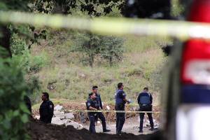 Hallan cadáver embolsado en San Francisco Totimehuacán
