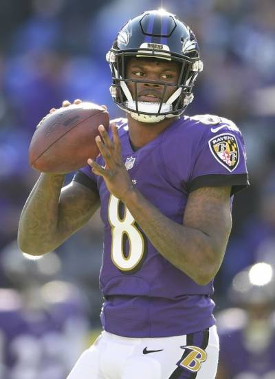 Lamar Jackson, de Baltimore Ravens, dio positivo a coronavirus