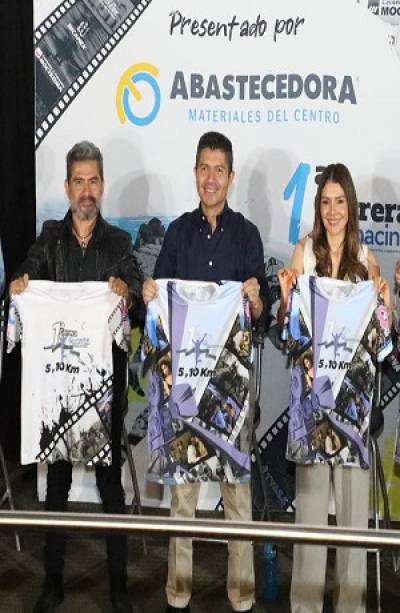 Presentan medalla y jersey de la Carrera CANACINE Puebla 2022