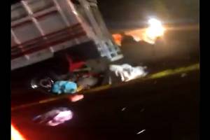VIDEO: Muere pareja al derrapar su motocicleta en la autopista México-Puebla