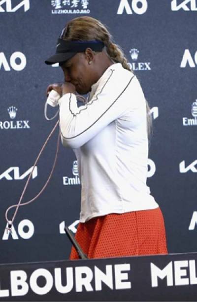 Serena Williams llora tras eliminación del Abierto de Australia
