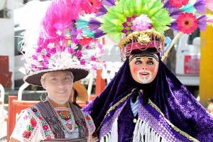 Publican libro sobre Carnaval de Canoa por el VI Festival de Huehues