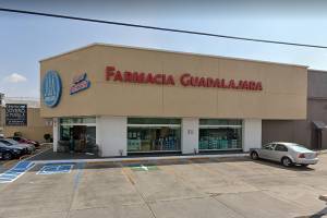 Ladrones atracaron Farmacia Guadalajara a unas calles de la FGE