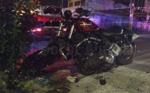 Motociclista muere al impactarse contra un vehículo en la colonia Chulavista