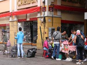 Mercados rodantes para mitigar ambulantaje, propone Claudia Rivera