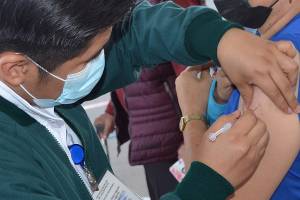 Del 8 al 10 de noviembre, vacunación COVID en Puebla para menores con comorbilidades