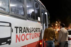 Con escasos usuarios arrancó transporte nocturno en Puebla