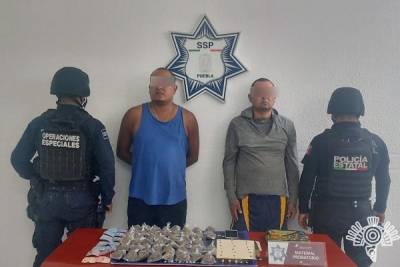 Detienen a pareja de narcomenudistas con 70 dosis de droga en Puebla