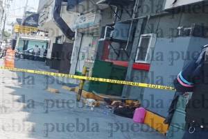 Indigente muere afuera de Oxxo del Bulevar Norte en Puebla