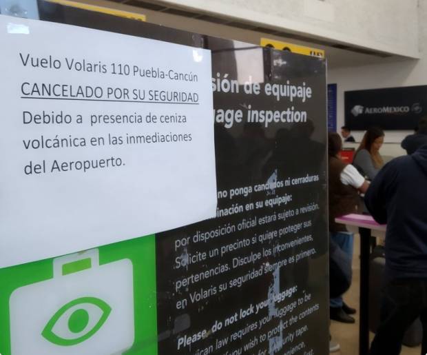 Por ceniza, detiene operaciones el aeropuerto de Puebla