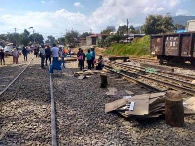 La CNTE libera vías de tren en Uruapan, Michoacán