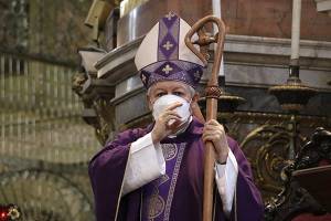 Ante ómicron y nueva ola de contagios, arzobispo de Puebla pide reforzar medidas